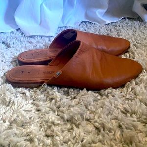 Tom’s Jutti Slide-on Mule
